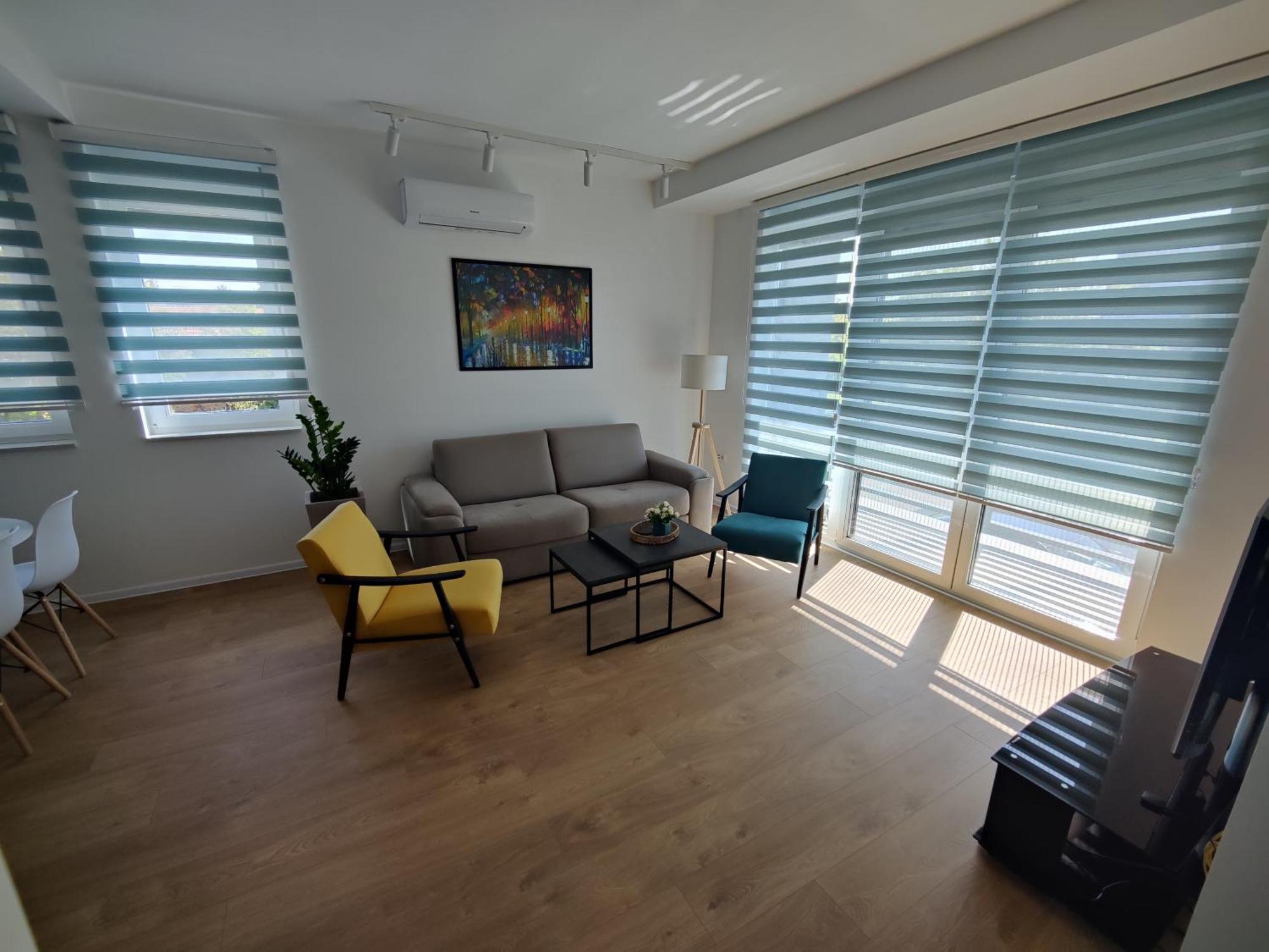 Sunflower Apartment *